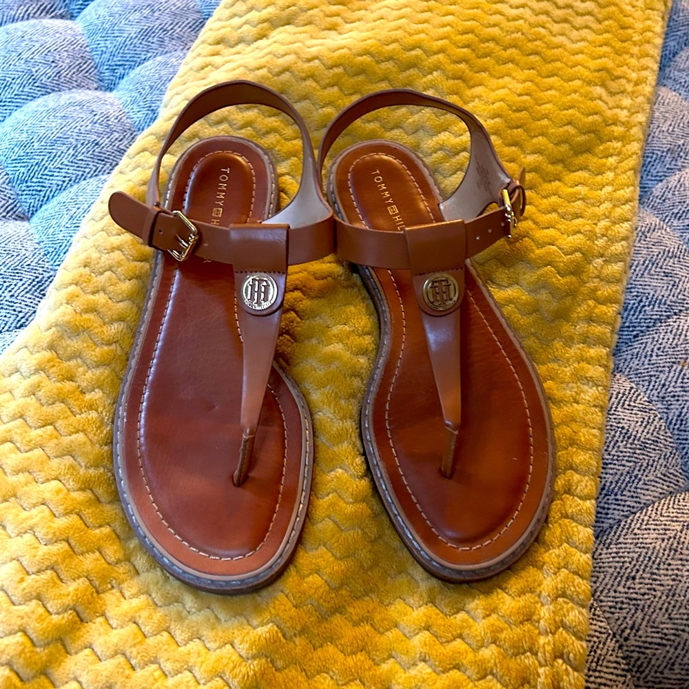 Tommy Hilfiger brown leather thong sandals